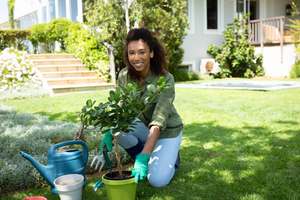 woman gardening D6G5352 1